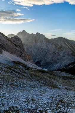 Garmisch-Partenkirchen 'in hemen dışındaki güzel Bavyera Alpleri' nden Zugspitze - Bavyera - Almanya