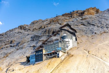 Garmisch-Partenkirchen 'in hemen dışındaki güzel Bavyera Alpleri' nden Zugspitze - Bavyera - Almanya