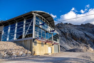 Garmisch-Partenkirchen 'in hemen dışındaki güzel Bavyera Alpleri' nden Zugspitze - Bavyera - Almanya