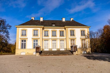Güneşli bir sonbahar gününde Bavyera başkentinde bir gezinti Münih Bavyera Almanya 