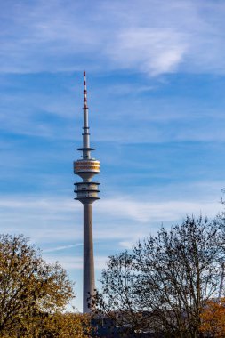 Güneşli bir sonbahar gününde Bavyera başkentinde bir gezinti Münih Bavyera Almanya 