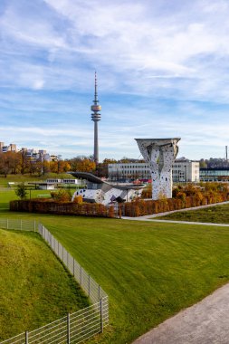 Güneşli bir sonbahar gününde Bavyera başkentinde bir gezinti Münih Bavyera Almanya 