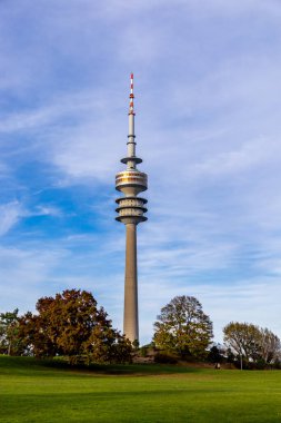 Güneşli bir sonbahar gününde Bavyera başkentinde bir gezinti Münih Bavyera Almanya 