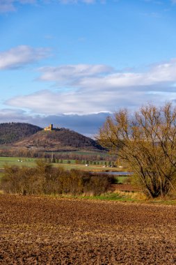 Thüringen Havzası Thüringen Almanya 'sındaki Drei Gleichen kalelerinin etrafında kısa bir yürüyüş.