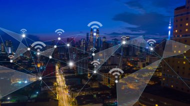5G için akıllı şehir ve iletişim ağı konsepti, IOT 'nin interneti, büyük veriler, kablosuz bağlantı, artırılmış ve zeki gerçeklik. şehir manzarası teknolojisi arka planı