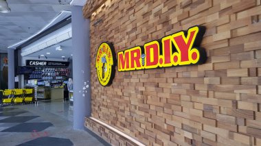 KUALA LUMPUR, MALAYSIA - 27 Nisan 2021: MR DIY, Malezya merkezli ev geliştirme perakendecisi.