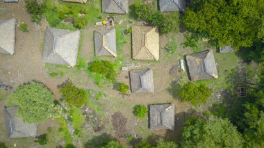 Geleneksel kulübenin eşsiz yapısı Lamalera, Nusa Tenggara, Endonezya