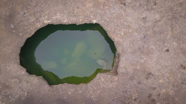 Lembata Adası Endonezya 'da volkanik açılış. Açıldığında sıcak buhar ve larva açığa çıkar.