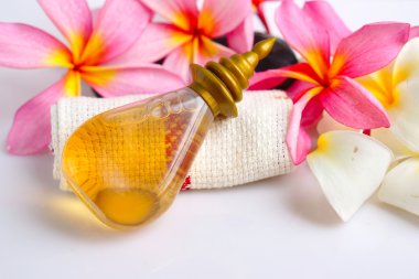 Plumeria çiçek tuvalet malzemeleri mevcuttur