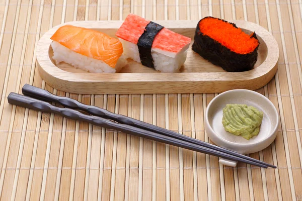 Sushi com wasabi — Fotografia de Stock