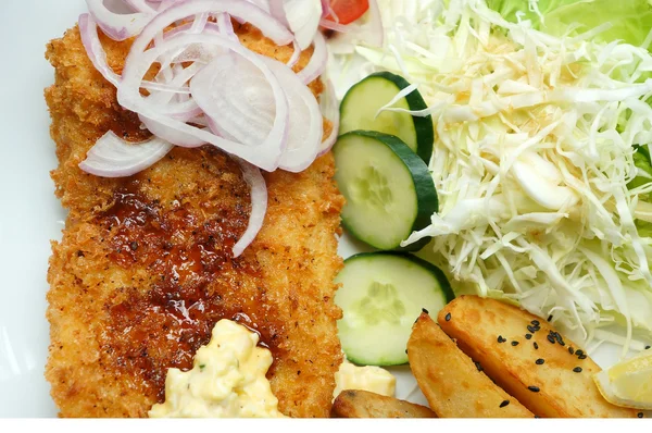 Deep fried fish fillet with potatoes — Stock Photo, Image