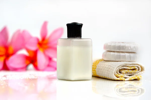 Plumeria çiçek tuvalet malzemeleri mevcuttur