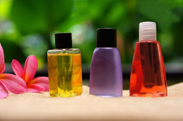 Plumeria çiçek tuvalet malzemeleri mevcuttur