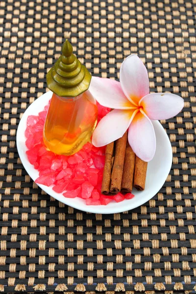 Plumeria çiçek tuvalet malzemeleri mevcuttur