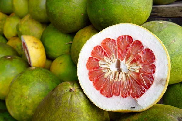 Pomelo-Früchte lizenzfreie Stockfotos