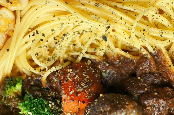 Bolognese biftek domates soslu spagetti