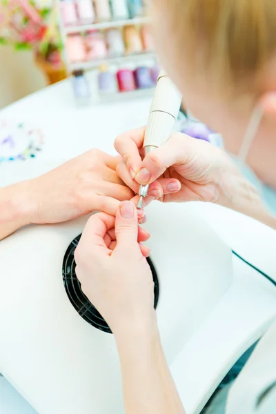 Manicure em processo close up — Fotografia de Stock
