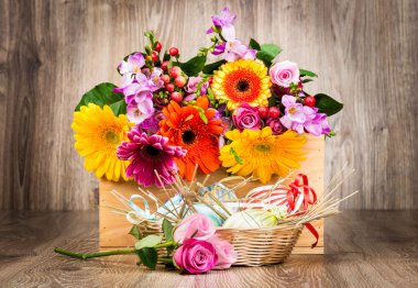 Çiçekli paskalya yumurtaları