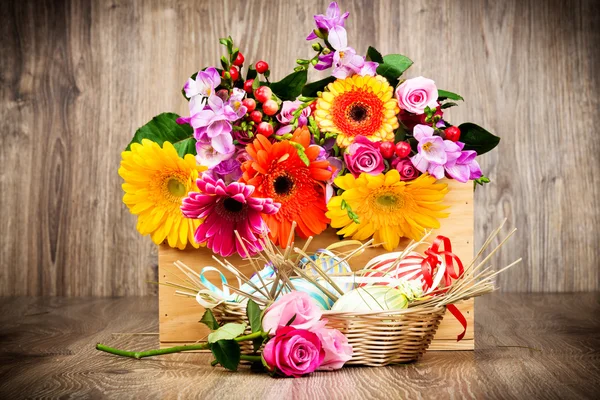 Easter eggs with flowers — Stock Photo, Image