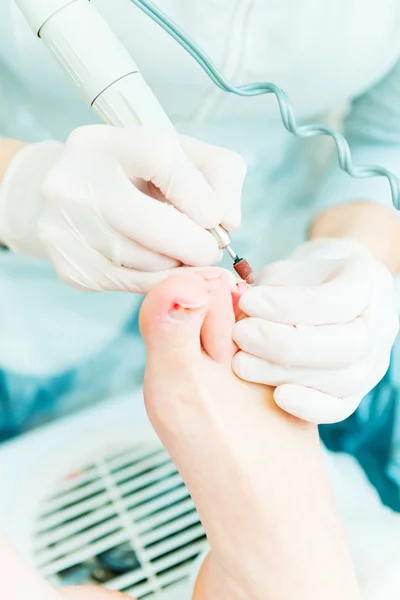 Pedicure em processo close up — Fotografia de Stock