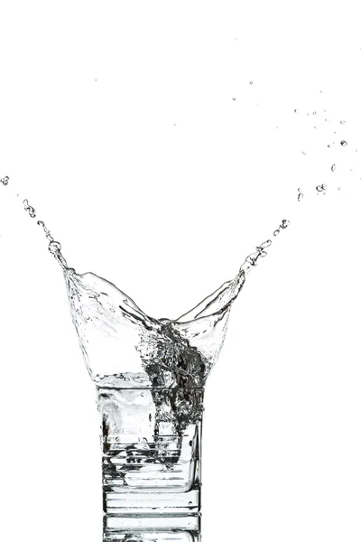Vaso de agua con hielo —  Fotos de Stock