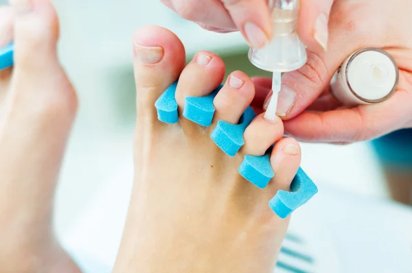 Vrouw krijgen pedicure — Stockfoto