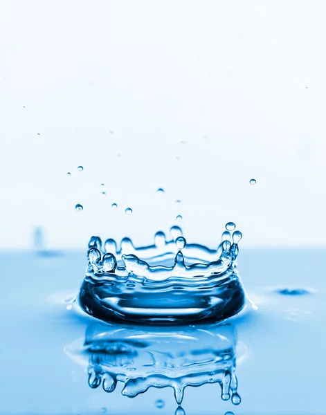 Salpicadura de agua en blanco — Foto de Stock