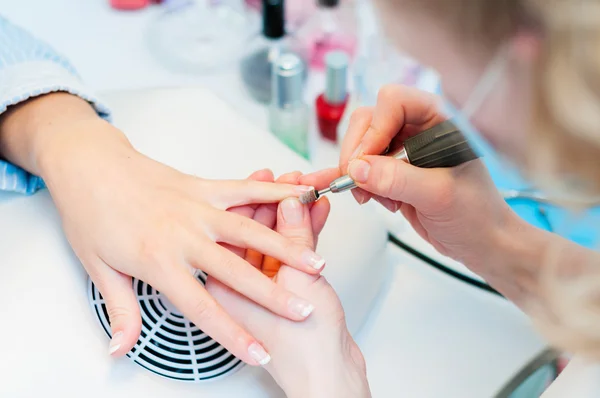 Fazendo manicure — Fotografia de Stock