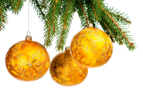 Ramas de pino y bolas de Navidad —  Fotos de Stock