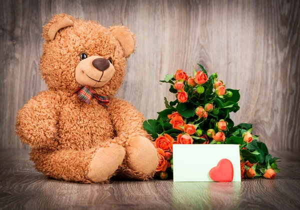 Roses and teddy bear — Stock Photo, Image