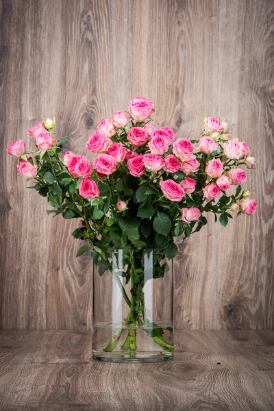 Roses roses dans le vase — Photo