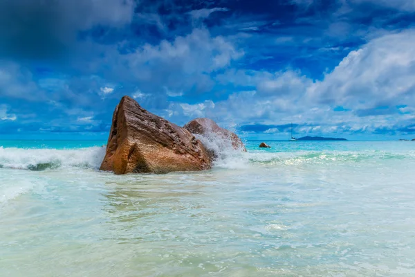 De Seychellen tropisch strand — Stockfoto