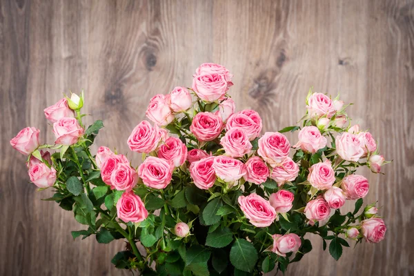 Rosas coloridas no vaso — Fotografia de Stock