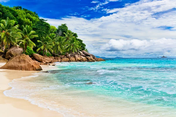 La spiaggia tropicale delle Seychelles — Foto Stock