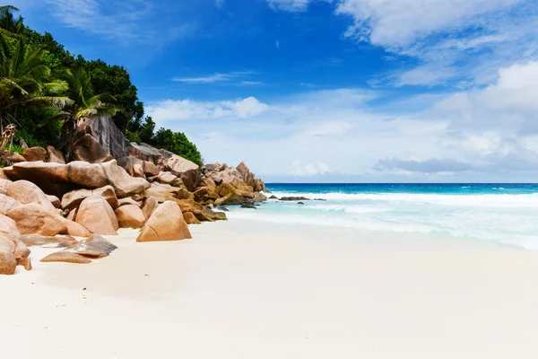 Tropisk strand på Seychellerna — Stockfoto