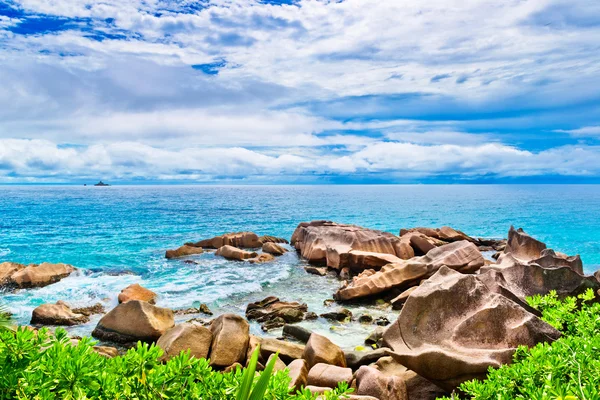 Tropisk strand på Seychellerna — Stockfoto