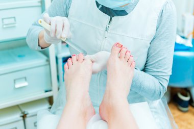 Pedikür sürecinde yakın çekim