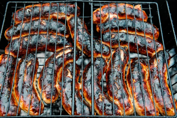 Saucisses grillées sur barbecue — Photo