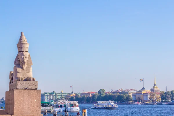 Sfinks nad brzegiem rzeki Newy — Zdjęcie stockowe