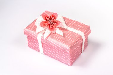 Kağıt çiçek pembe hediye kutusu