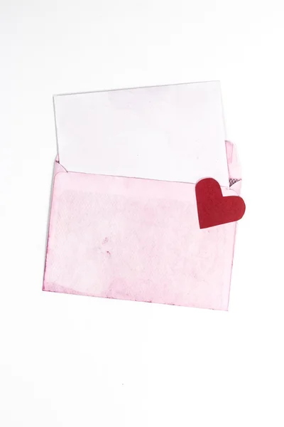 Isolated open vintage envelope with pink pages and heart — Stock Photo, Image