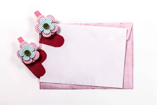 Изолированные винтажные розовые страницы со штифтом — стоковое фото