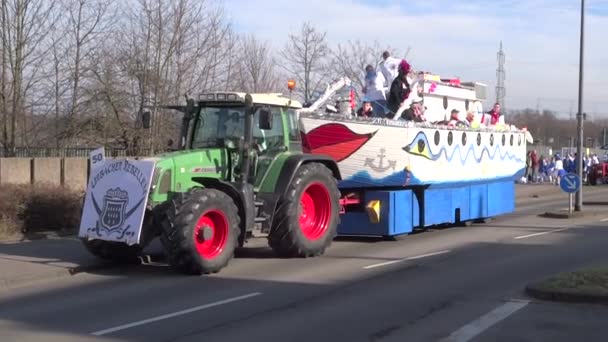 Кельн, Німеччина - Лютий 2015: Вулиця карнавал в Німеччині — стокове відео