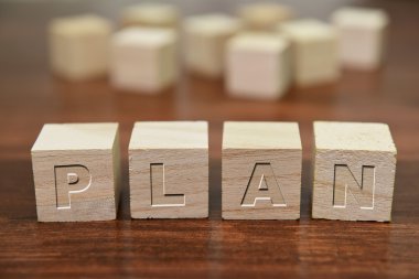 Ahşap küp üzerinde yazılı planı