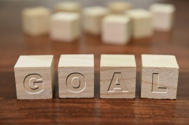 Ahşap küp üzerinde yazılı gol