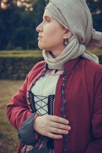 Portret Van Een Vrouw Gekleed Historische Barokke Kleren Met Een — Stockfoto
