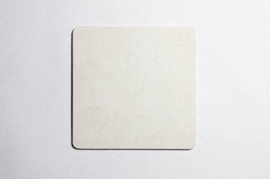 Beyaz renkli bardak altlığı. bira ya da diğer içecekler için, mesaj için temizlendi.