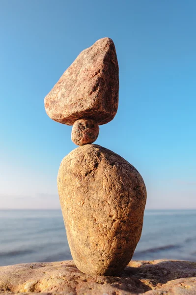 Equilibrio de piedras estabilizado — Foto de Stock