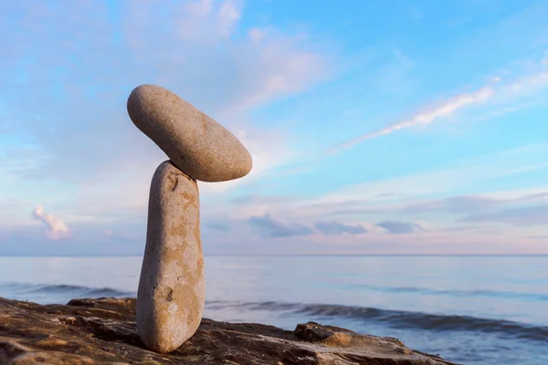 Balance aus zwei Steinen — Stockfoto