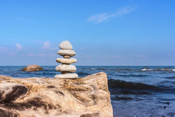 Perfecto equilibrio de guijarros — Foto de Stock